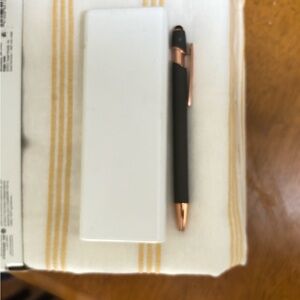 Mophie White Portable Charger 2 port USB rechargeable